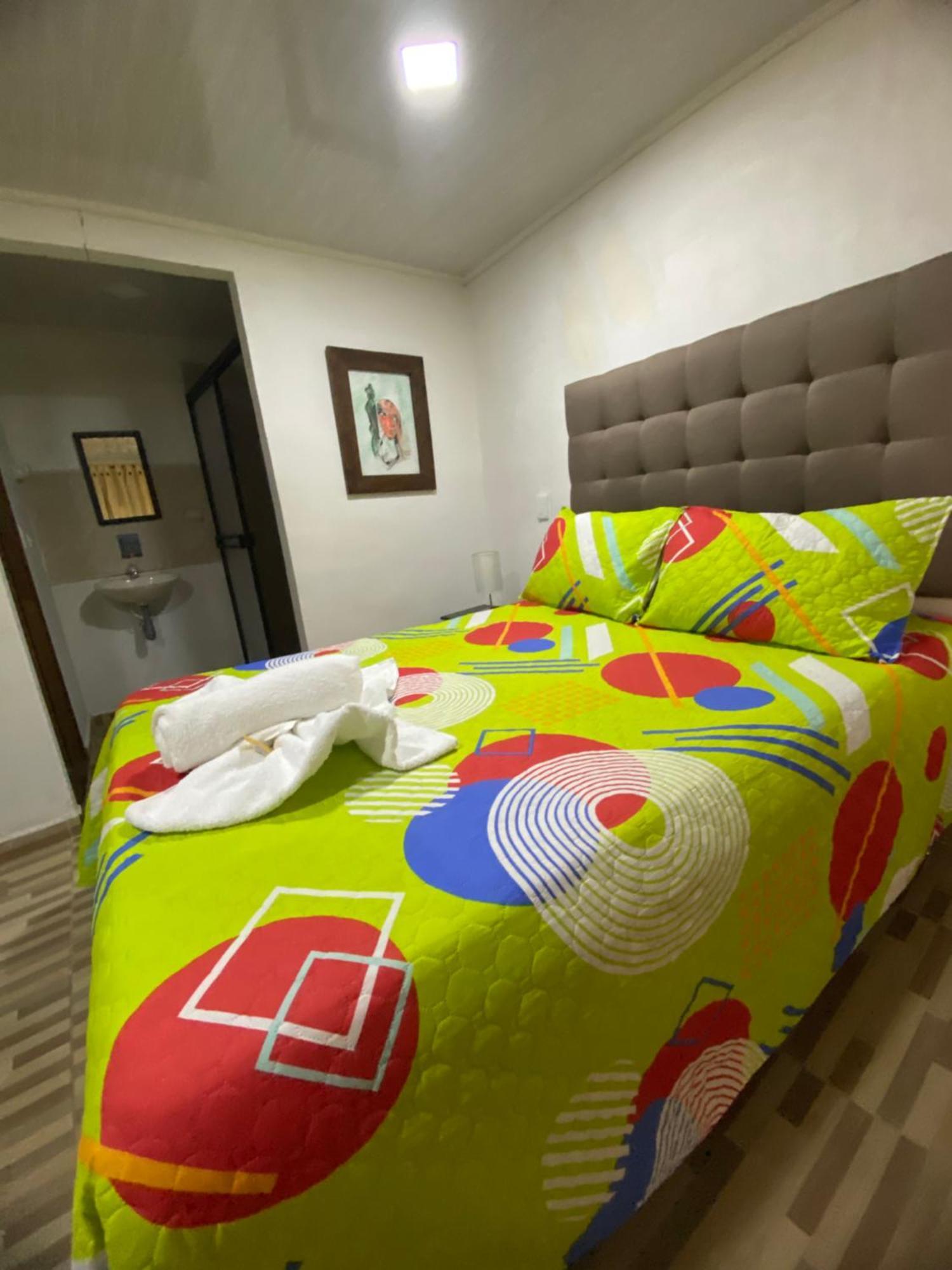 Guatapé Oak Tree Houseゲストハウス エクステリア 写真