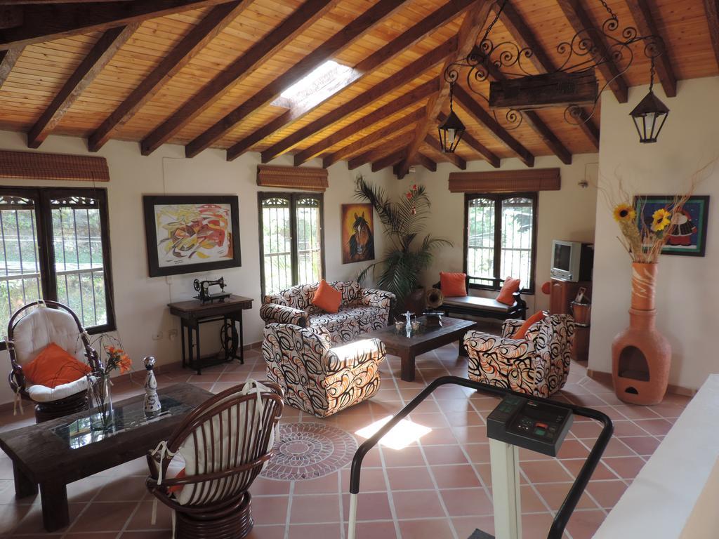Guatapé Oak Tree Houseゲストハウス エクステリア 写真